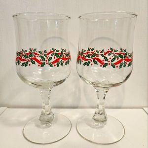 Set of 2 Vintage Libbey Holly Berry Christmas wine glasses